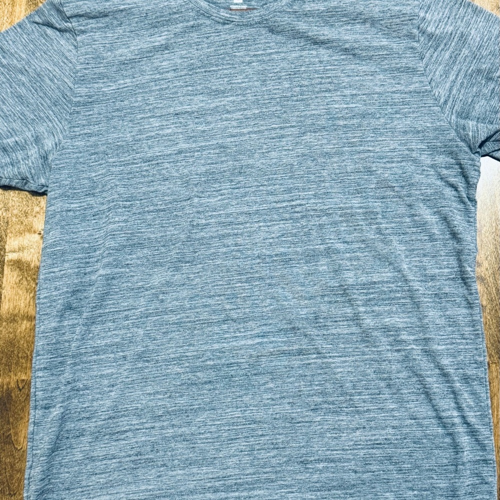 Men’s Saxx short sleeve tee. Only worn on two occasions. Near new.